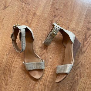 Ugg ‘Char Metallic’ Ankle Strap Leather Sandal 9.5 Gold Brown Tan Wedge Heels